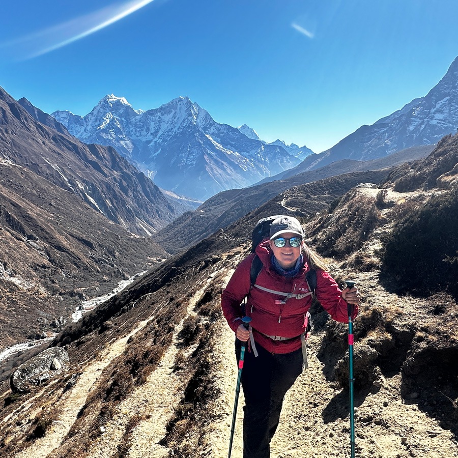 Woman trek in Nepal